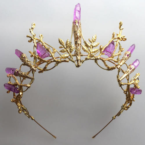 sosuperawesome:Crowns and Combs by Howling Moon on EtsySee our ‘crowns’ tag Follow So Super Awesome: