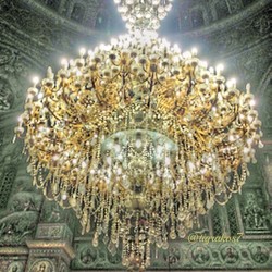 tigrakos7:  The impressive, huge chandelier