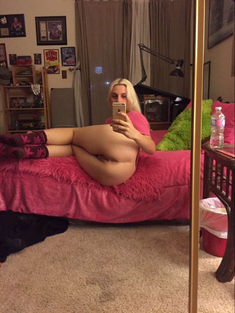 blackkong88:  nuffsed69:  Hairy Blonde 😻  Nice bush