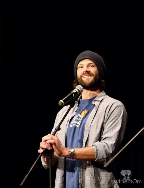 positivexcellence:Jared at the fallascon J2 gold panel(x)(x)(x)(x)(x)(x)(x)