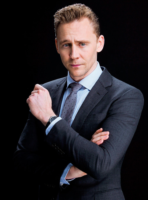 thezfc: hiddleston-daily:Tom Hiddleston by Kirk McKoy 2016 “Hello there, may I interest you in