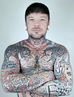 des-mecs-et-des-tattoos:  Plus tatoué, plus musclé, tu meurs ! 