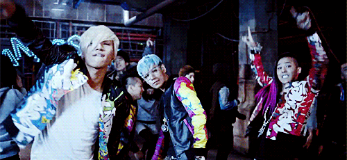 thefujoshi:  m-y-b-l-u-e-s:  【FREE! Χ Fantastic Baby】 〜(*▽*〜)(〜*▽*)〜 You can’t tell me this is coincidence.  FREE! X BIGBANG… OMFG 