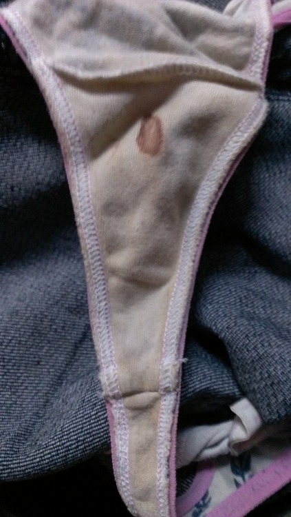 ricky (cooljulie3@yahoo.com) submitted: 20 year old neighbor. just a drop of blood, licked them clean. love the smell of her asshole