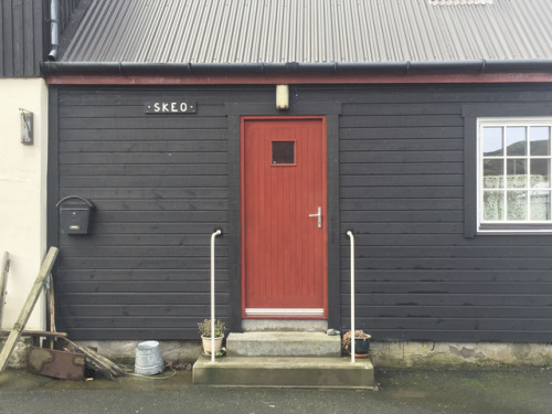 marederia:☞About Shetland signs1-Olnafirth Sea Farm LTD - Great for peeping into the windows (( con 