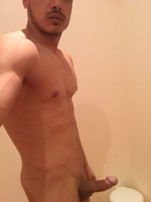 salopearebeu:  tit75009:  zeb algerien   Je le mange