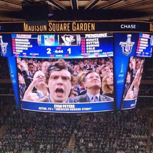 bruins-babe:  EVAN PETERS WAS AT A HOCKEY GAME THATS ALL THAT MATTERS
