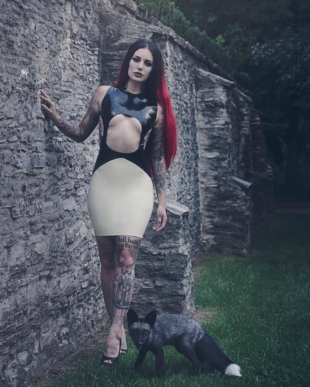 marquisfetishmagazine:  @cervenafox looking almost too hot for words in a sexy two-tone