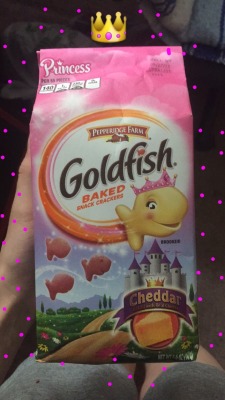 the-addiction-of-you:  can’t eat healthy when they make princess goldfish 💖