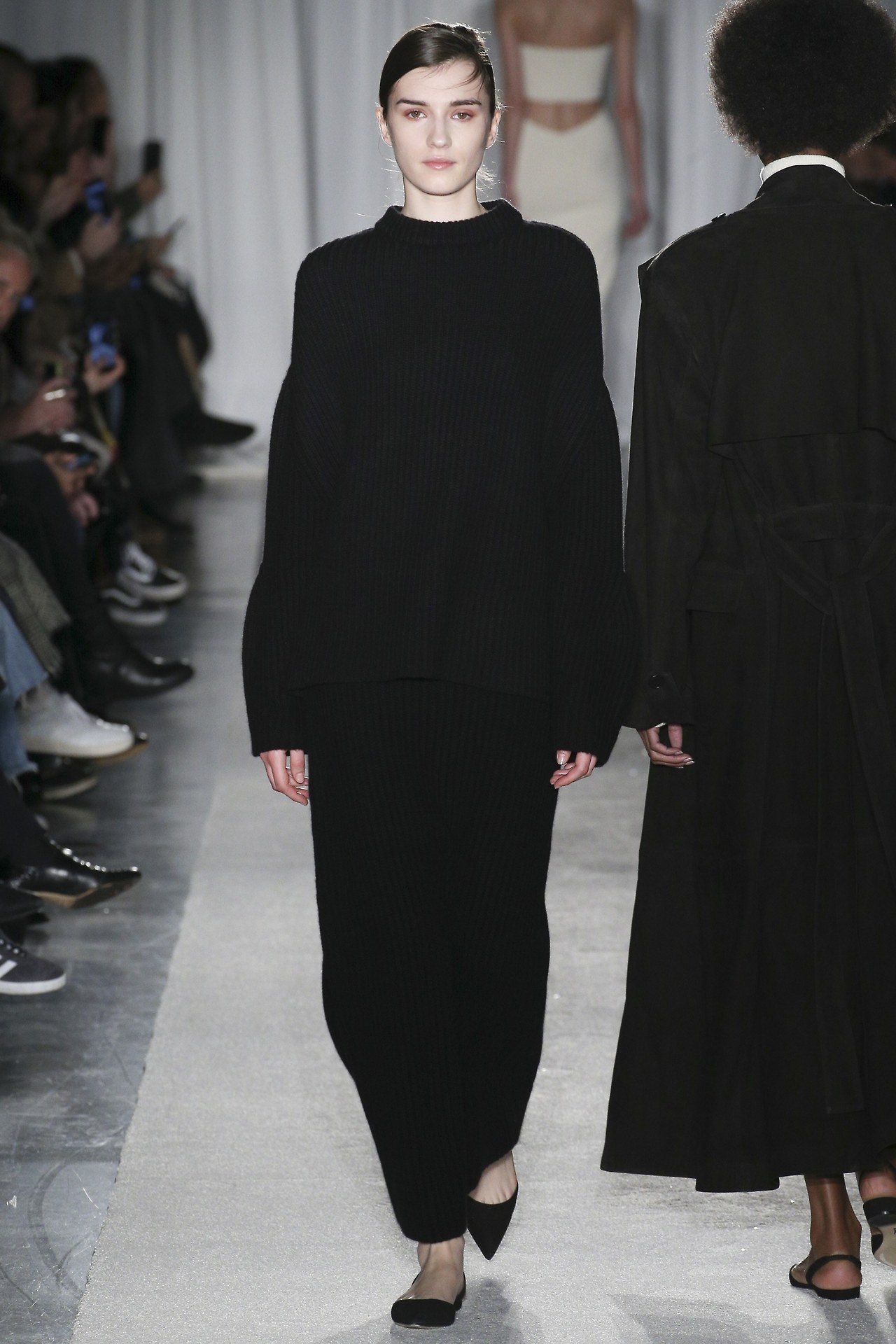 snowdropsontheblood:   Irina Djuranovic at Ryan Roche A/W 17