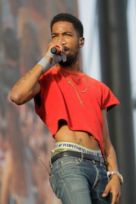 the-anal-rapist:  harriejuana:  the best of boys in crop tops  benalessi Look it’s