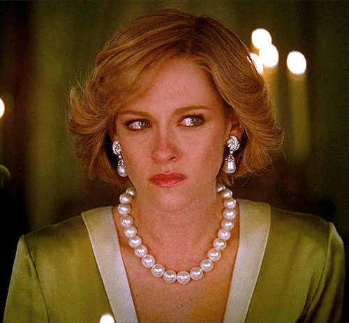 femaledaily:Kristen Stewart as Diana Spencer in Spencer (2021)