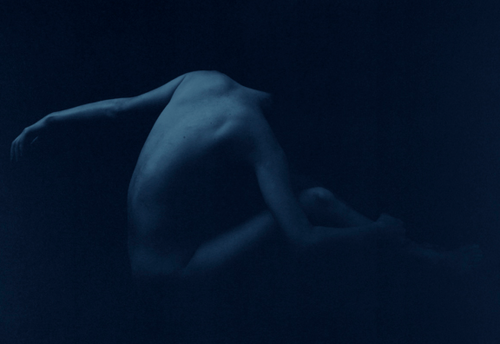 blue-voids:Kenro Izu - Blue. Still Life, 2001-04