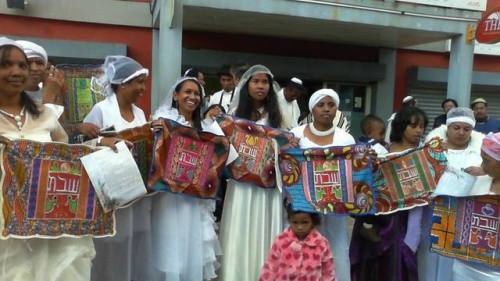 historyinafrica: Jewish brides in Antananarivo, Madagascar hold up challah covers given to them by G