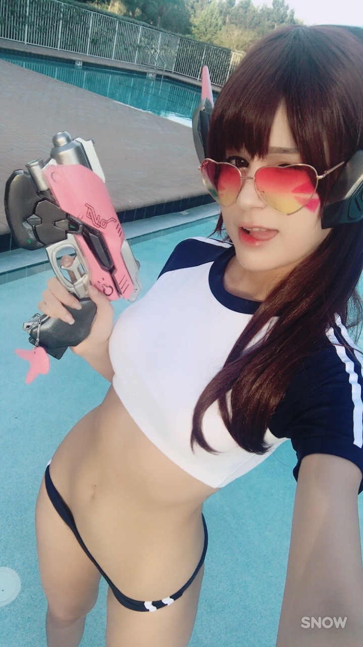 fluffywanwan:  D.va summer skin! I’m always sad they don’t give her enough skins