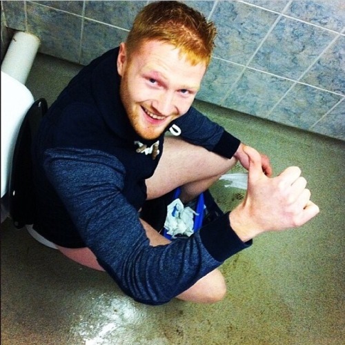 men-shucking-oysters:  Mmm, cute ginger