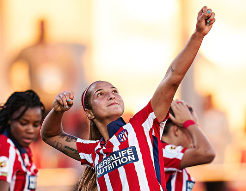 Deyna Castellanos celebrates after scoring during the match between Atletico de Madrid and Logrono a