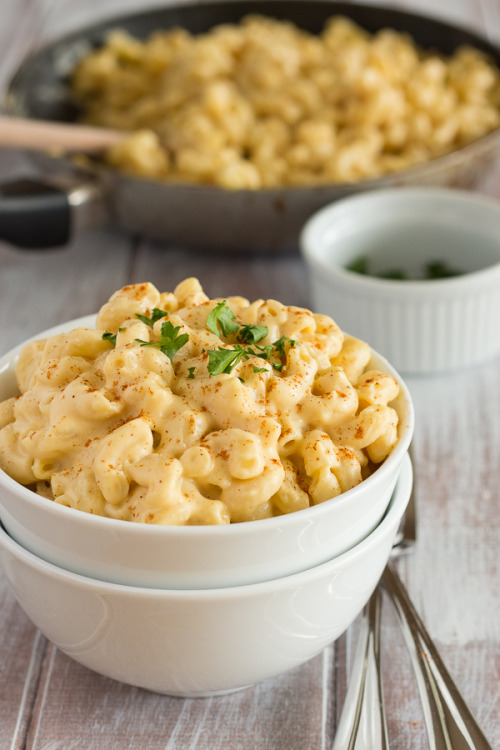 vegan-yums:Creamy Vegan Mac and Cheese / Recipe(homemade cheese sauce for those who don’t like or wa