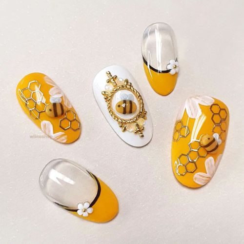 Honey Bee Nails #gelnails #yellownails #bee #honeybee #cutenails #manicure #naildesign #nailpro #nai