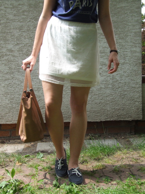 never-too-many-daisies: Leggiessss.