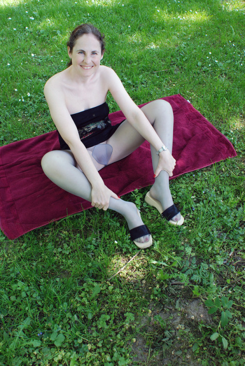 maturesabine: Enjoying a wonderful day at the public park while wearing a tight pantyhose and my lov