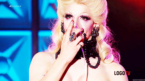 boxqueen:  me when my favorite actor in a movie takes off their shirt