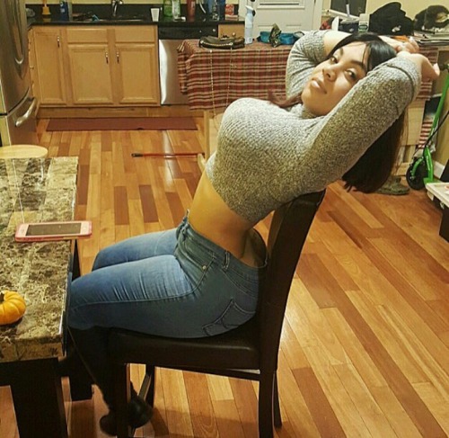thicksexyasswomen:  thebestpussydotcom:  TheBestPussy.Com  Curves