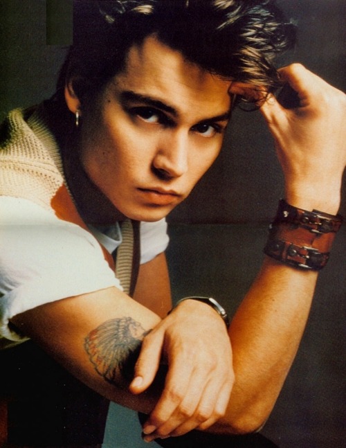 A young 23 years old Johnny Depp, serving handsomeness, 35 years ago, on March 1987.At that time, a 