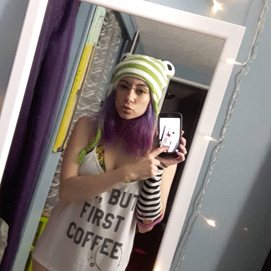 😘😘😘 #o0pepper0o #canadian #toque #punkychicks #pierced #alt #mirrorselfie