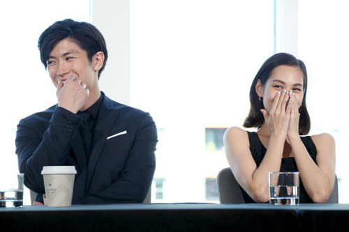 fuku-shuu:  Photos and footage from the July 15th, 2015 press conference for the SnK Live Action Film with producer Sato Yoshihiro, Miura Haruma (Eren), Mizuhara Kiko (Mikasa), and director Higuchi Shinji!Also another video of red carpet footage from