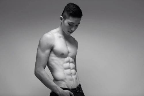 goldq: evianguy: Hawt Asian Stud! 남정네들 위한 *제한구역* 밴드가 새로 공개 되었습니다. 1. 텀블러에 올라오는 자료가 비슷해 지루하셨던 분들. 2. 