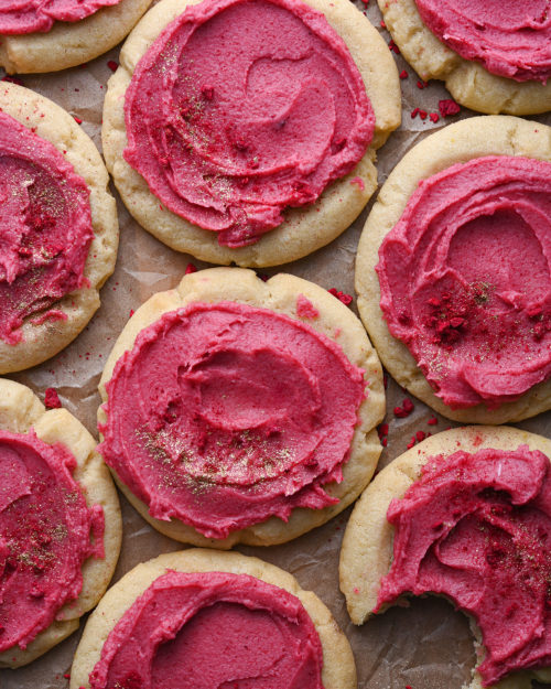 sweetoothgirl:Lemon Sugar Cookies with Raspberry Buttercream 