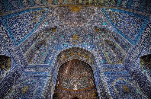 grandadofrad:vwillas8:  Islamic High Art Iran  instead of depicting god, islamic temples instead depict the intricacy&all-encompassing beauty that god represents. just incredible. 