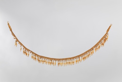 met-greekroman-art:Gold necklace, Metropolitan Museum of Art: Greek and Roman ArtRogers Fund, 1914Me