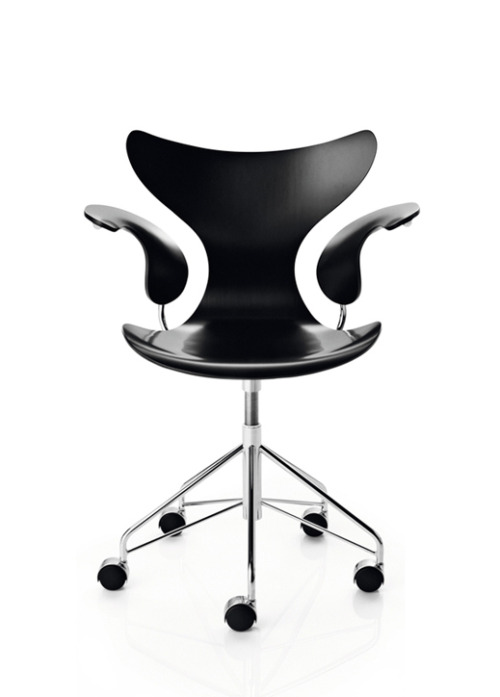 Arne Jacobsen, Swivel armchair Lily, 1970. Via Republic of Fritz Hansen