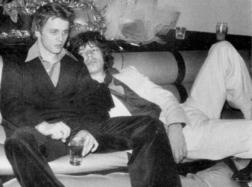 doinelsheaven: Mikhail Baryshnikov and Mick Jagger having a philosophical drunk time, inside the inf
