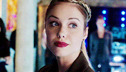 magnusficent:make me choose: anon asked:  clary’s braids or lydia’s braids