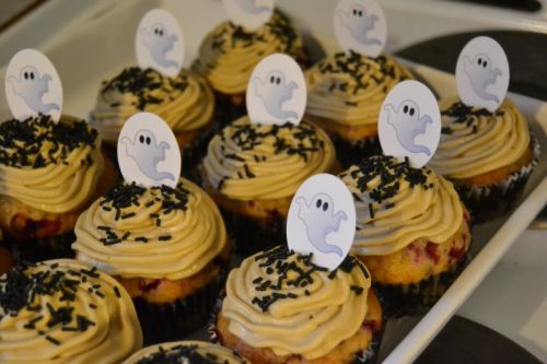 rubyrevolt:  I baked some cupcakes for my Halloween party. 