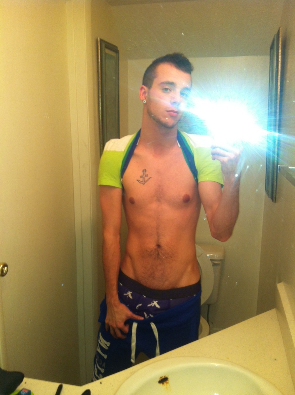 mamaslittlegenius:  Flash makes me tan 