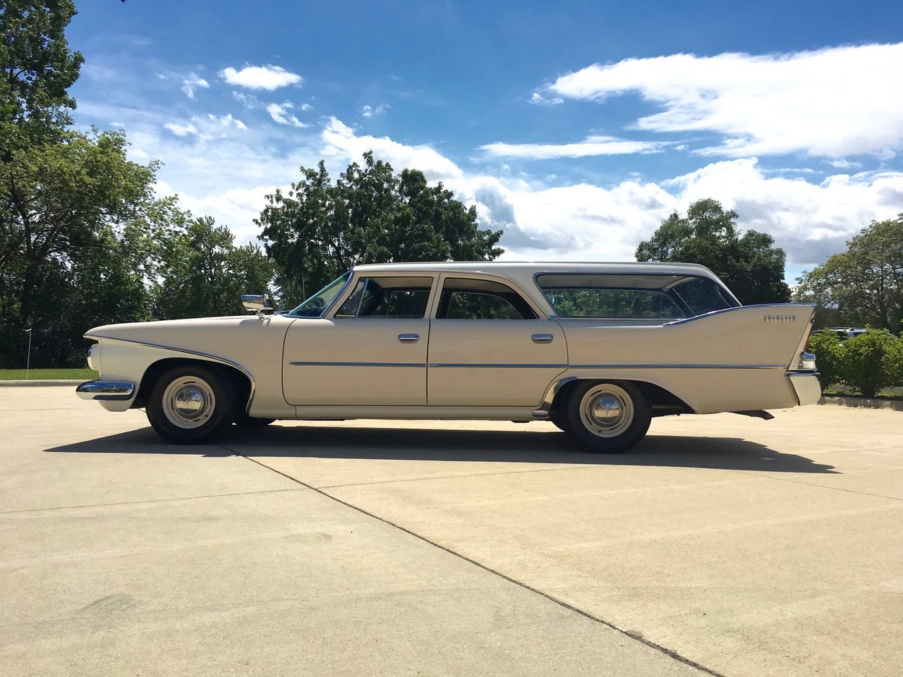 jacdurac:   1960 Plymouth Suburban Sport … 225 slant 6 2brl carb