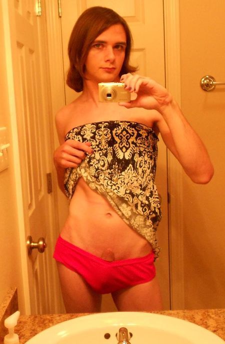 femboyfever:  Alice
