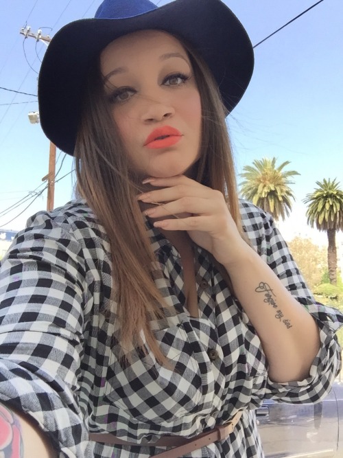 exoticplusmodel:  Dirty ass downtown Los Angeles 🌞 I’m still cute tho hahahhaaaa 😍😍😍