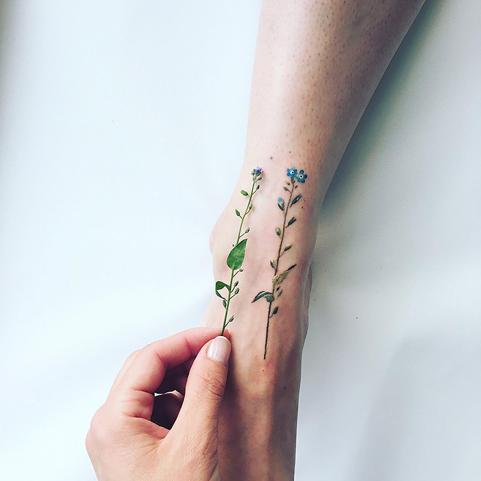 onestepfromthebeasts: culturenlifestyle:  Dainty &amp; Ethereal Floral Tattoos