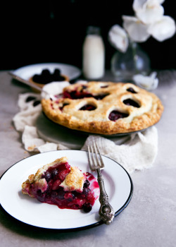 foodffs:  BUMBLEBERRY PIEReally nice recipes.