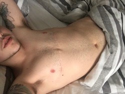 brattyboyoli-deactivated2021042:come cuddle[he/him]