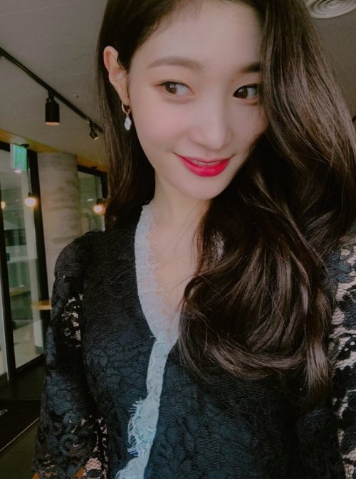 korean-dreams-girls:ChaeYeon (DIA) - Selcas