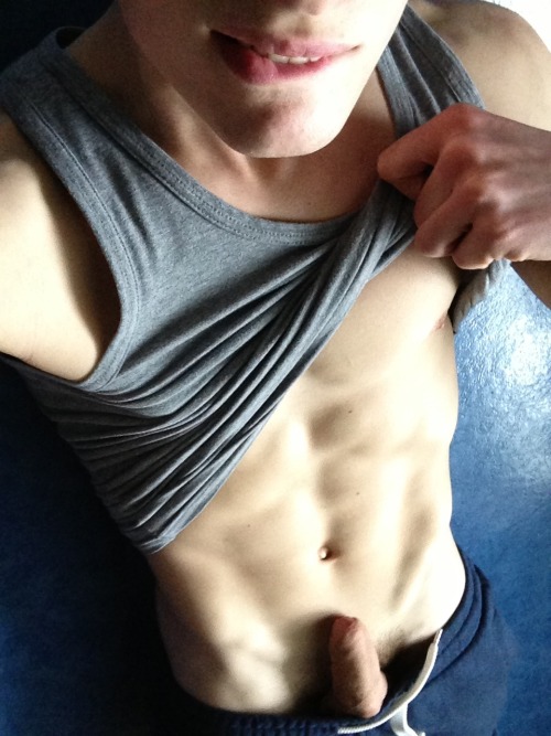 erikjuh91:  Just chillin on a sunday afternoon… Horny. Fuck. 
