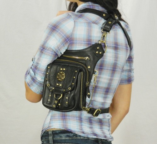 begentlewithmewatson:  satdeshret:  warriorcreek:  The Warrior Pack purse line. There are 8 different ways you can wear the purse (handbag, purse, thigh holster, shoulder holster, messenger bag, backpack, fanny pack, and protected purse). Simply adjust