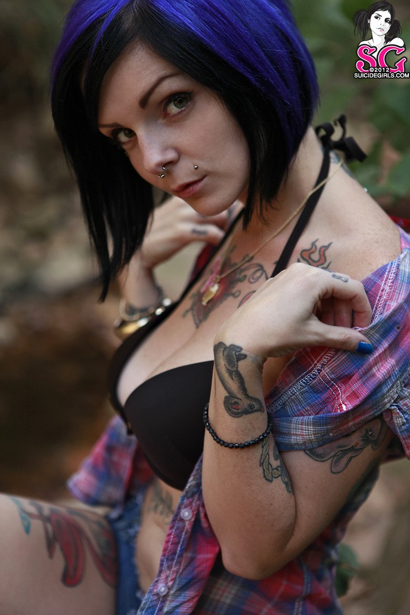 beautifulgirlsmakemesuicidal:  Riae Suicide