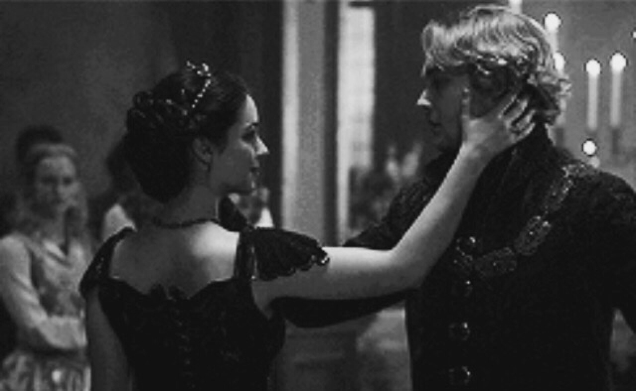 reigninblackandwhite:  Stay with me.